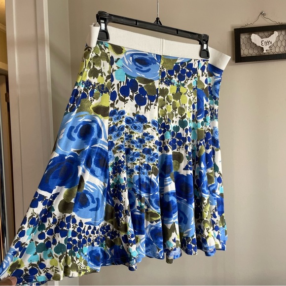 Karen Kane Large Floral Blue and Green Flare Mini Skirt - Picture 3 of 3